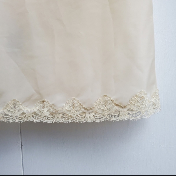 2 Vintage 70s Slip Skirt in Black and Cream - Picture 10 of 15